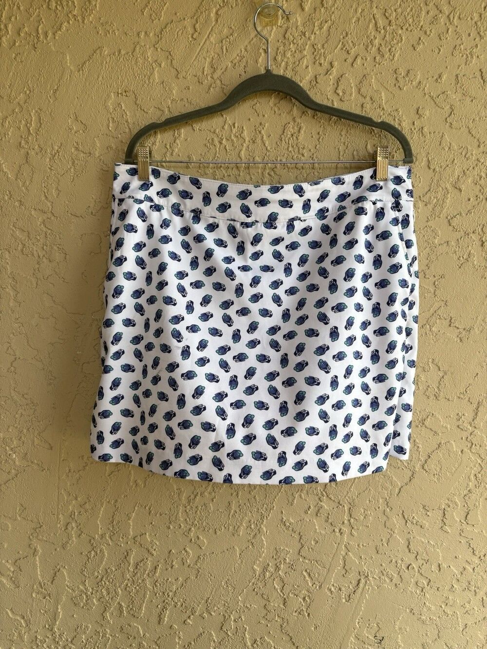 IZOD Golf White Blue Design Size 12 UPF-15 Woman’s Skirt Side Sipe, 3 Pockets